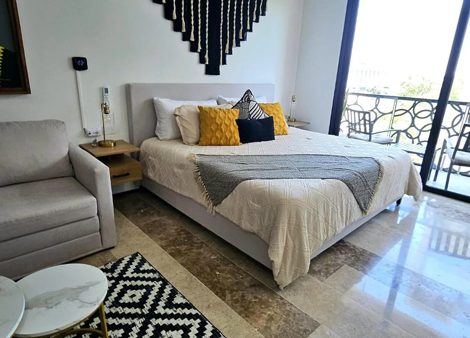 Stylish Condo With Roof Top Ocean Views Near Mamitas Beach And 5Th Ave Playa del Carmen Apartament